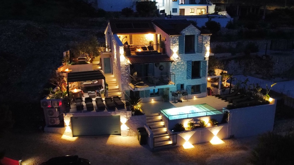 Villa Casa Žabka I. – a luxury stone villa at night